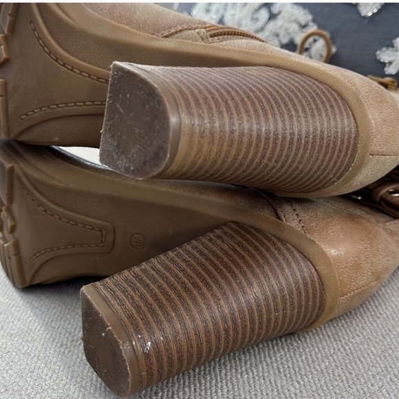 G by Guess Size 8 GGGimmy Tan Laced Up Heeled Ankle Booties - Picture 15 of 16